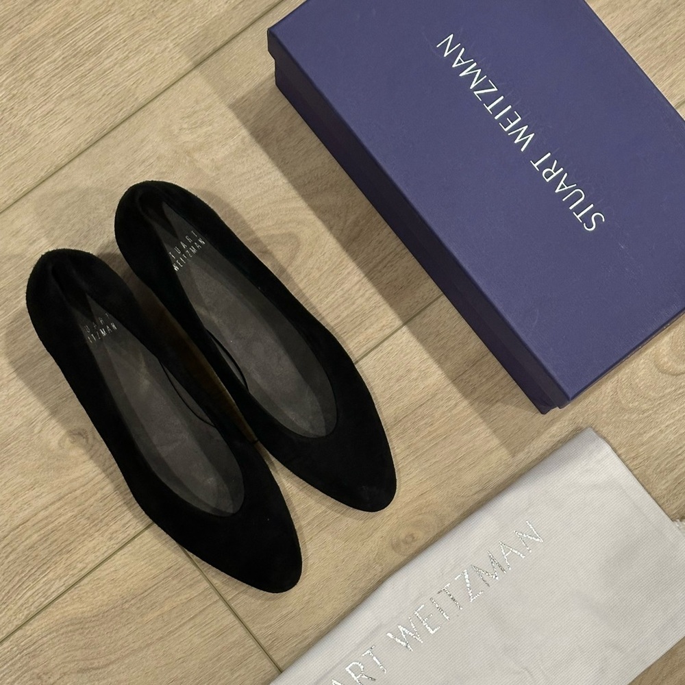 Stuart Weitzman Chic Pumps Black Suede 38 US 7.5 Almond Toe Classic Pumps